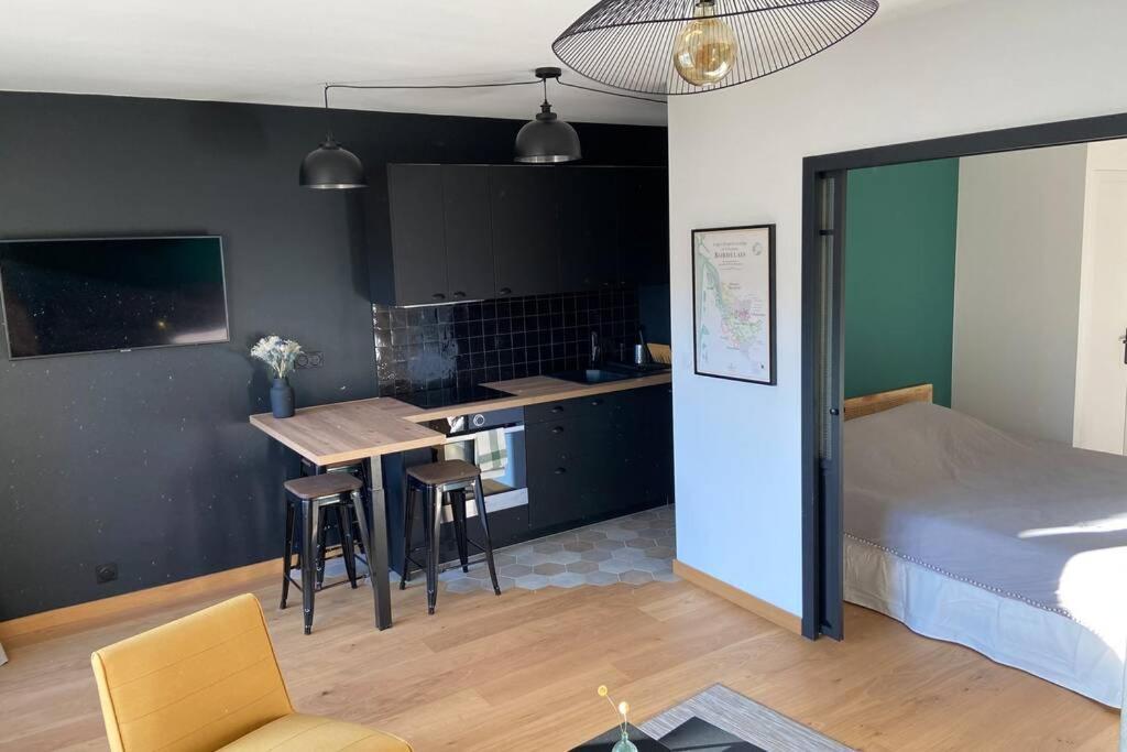 Le Clos Du Mesnil, Logement Totalement Independant Le Tourne Exterior photo