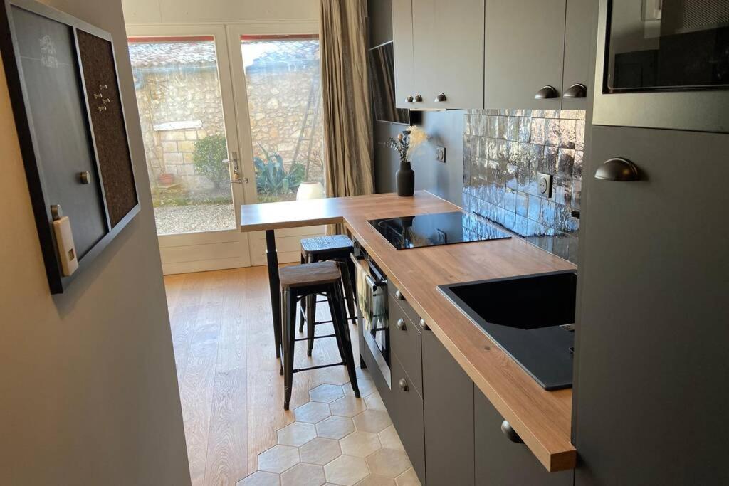 Le Clos Du Mesnil, Logement Totalement Independant Le Tourne Exterior photo