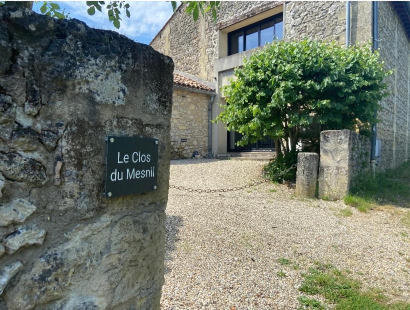 Le Clos Du Mesnil, Logement Totalement Independant Le Tourne Exterior photo