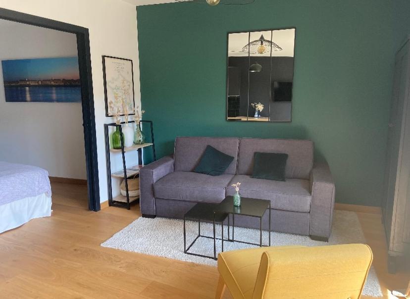 Le Clos Du Mesnil, Logement Totalement Independant Le Tourne Exterior photo